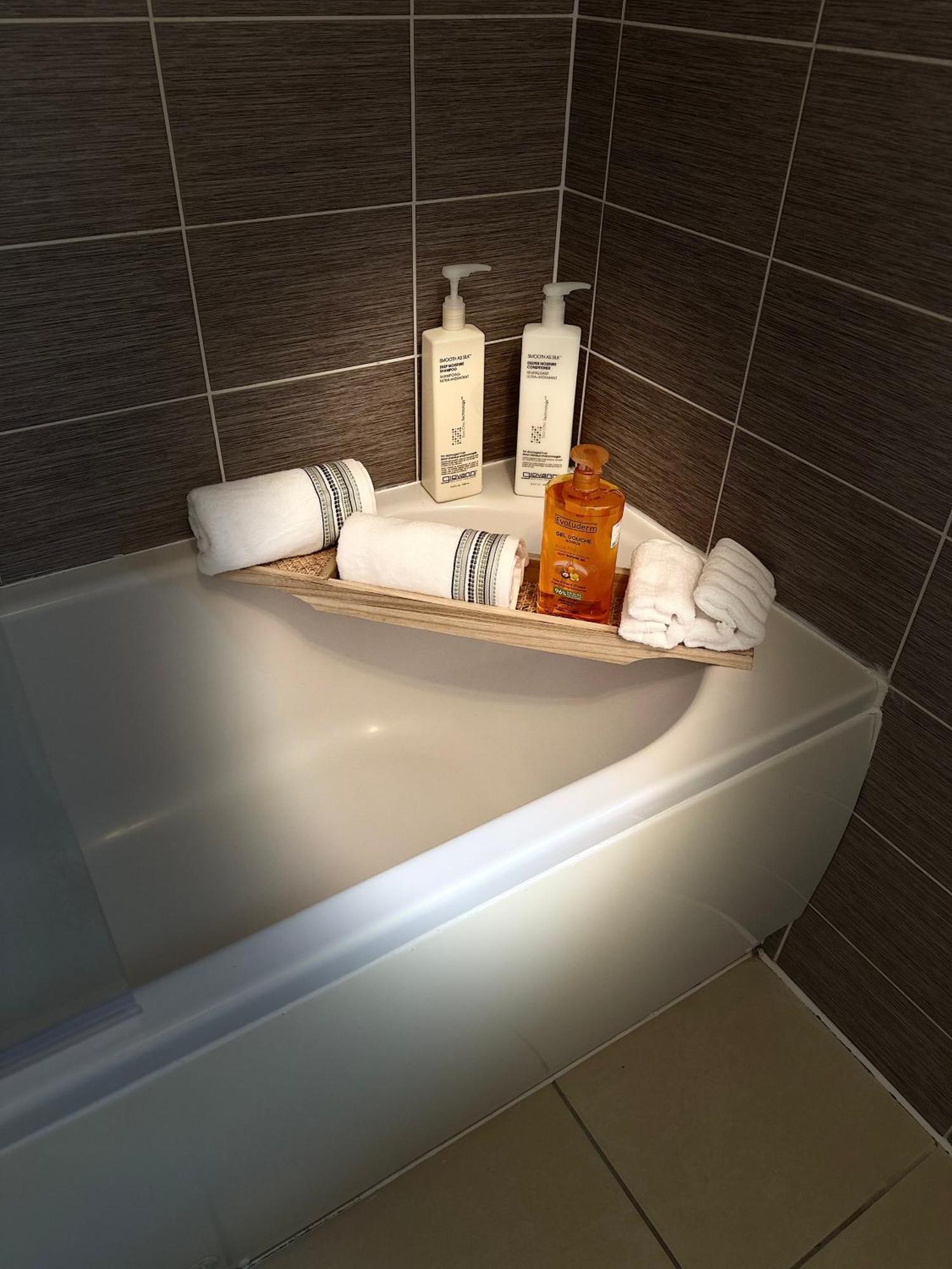 Aroma Cambridge Apartment Girton  Ngoại thất bức ảnh